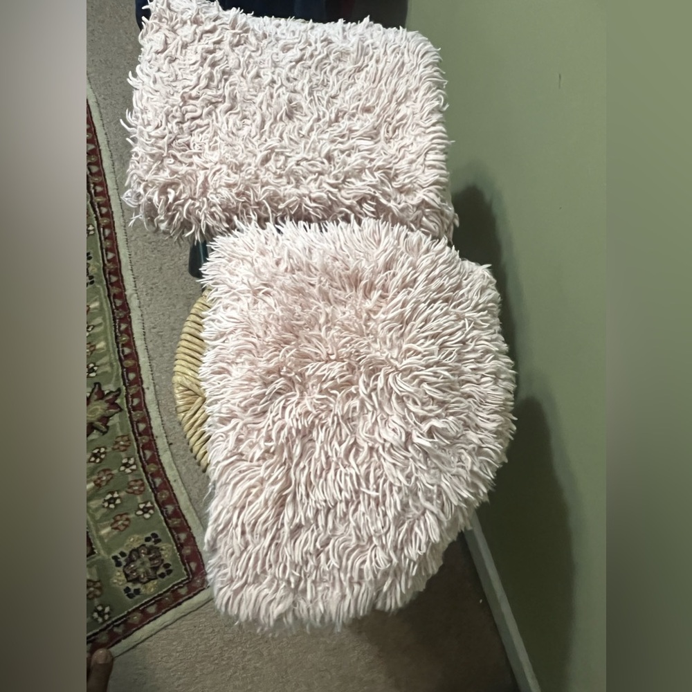 Intelligent design pillow case lightly used